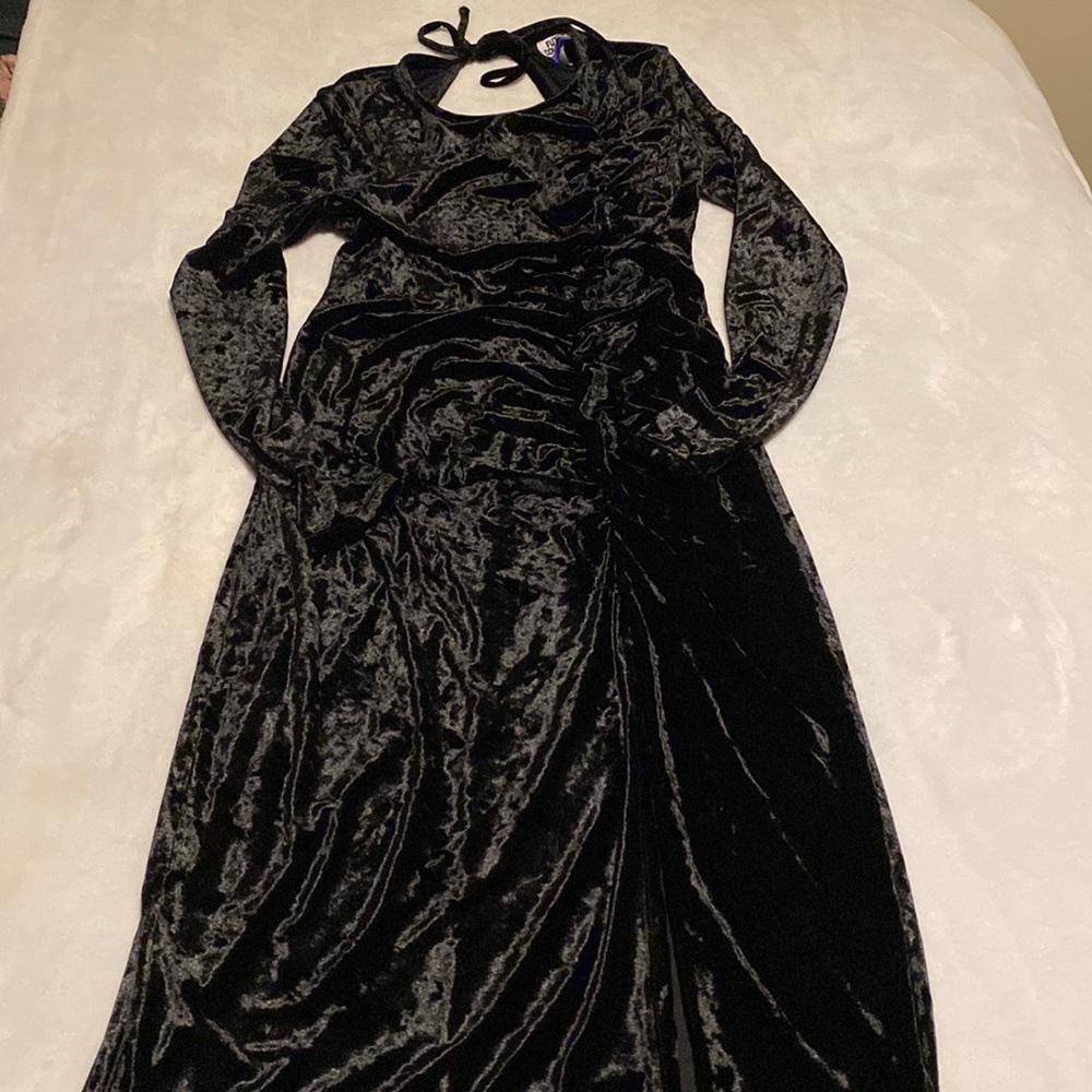Sexy, all black velvet, key hole back dress!